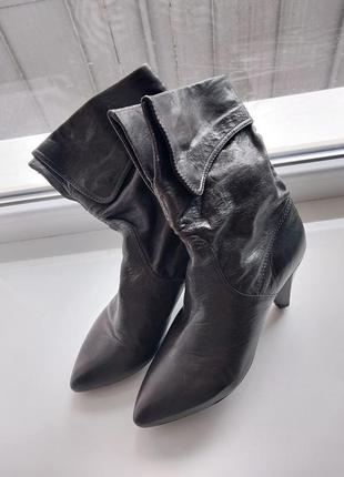 Классные стильные оригинальные кожаные сапоги apepazza с острым носком и фигурным каблуком2 фото