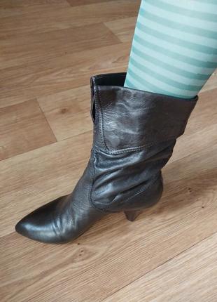 Классные стильные оригинальные кожаные сапоги apepazza с острым носком и фигурным каблуком6 фото