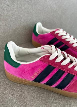 Adidas gazelle x gucci жіночі трендові рожеві малинові кросівочки адідас гучі женские яркие малиновые розовые кроссовки бренд демисезон4 фото