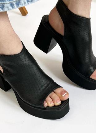 Нереально бомбезные босаножки на толстоп каблуке, турция, кожа.