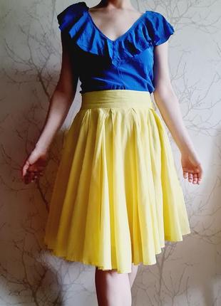 Жёлтая пышная юбка в складку2 фото