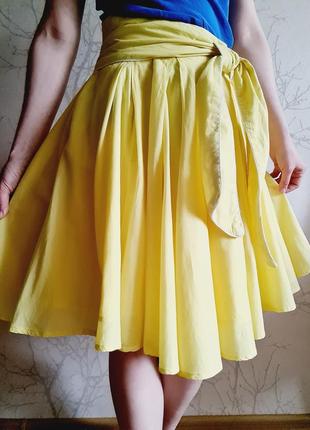 Жёлтая пышная юбка в складку6 фото