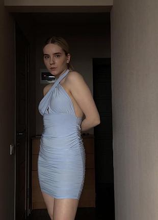 Сукня з відкритою спиною