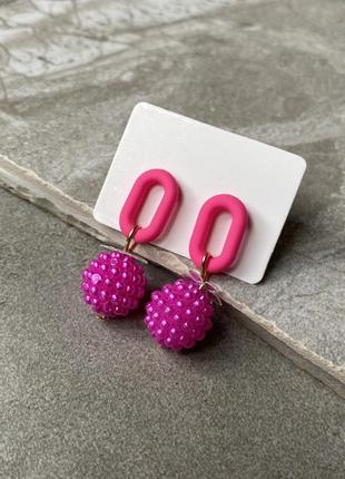 Яскраві рожеві сережки пусети з малиною1 фото