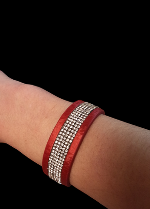 Браслет со стразами
