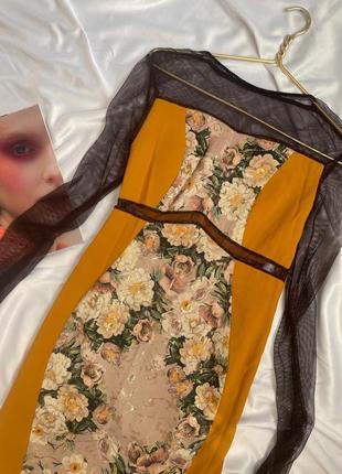Платье со вставками из сеточки и флористическим принтом3 фото