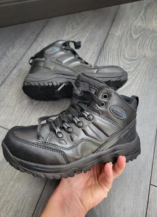 Крутые skechers relvent waterproof детские ботинки в идеале!33-34. 21 см