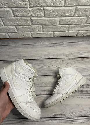 Баскетбольные кроссовки nike air jordan 1 mid