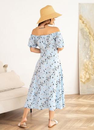 Голубое цветочное платье с открытыми плечами4 фото