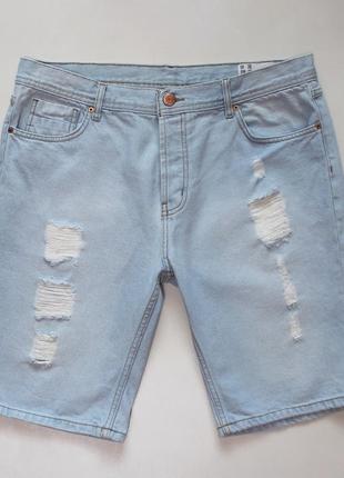 Стильные джинсовые шорты по слим-фиту с distress эффектом / потертостями от denimco
