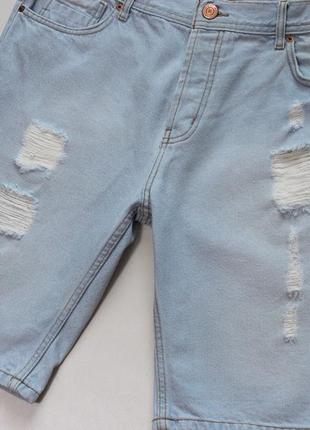 Стильные джинсовые шорты по слим-фиту с distress эффектом / потертостями от denimco2 фото
