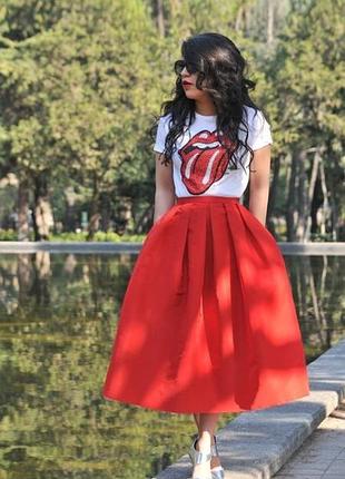 Червона спідниця