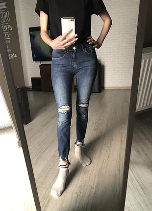 Джинсы рваные