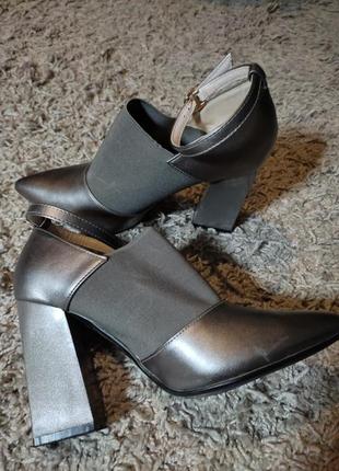 Оригінальні туфлі човники на широкому каблуку