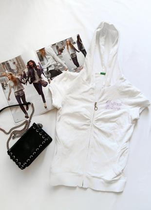 Белая кофта на змейке benetton