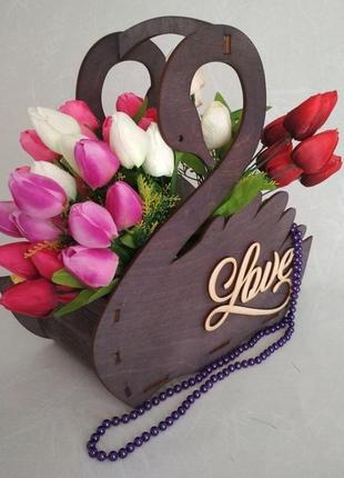 Дерев'яна подарункова коробка лебідь для квітів1 фото