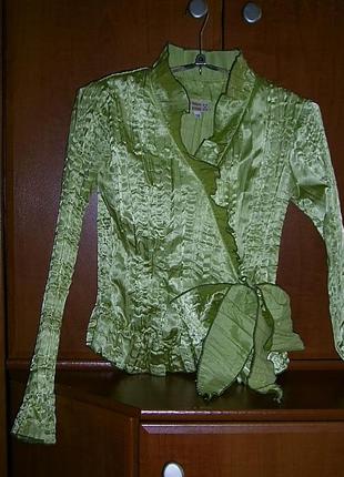 Красивая блузка приятного салатового цвета ткань - жатка, запах и шикарный бант