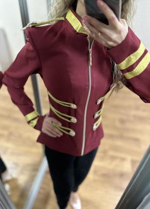 Жакет с подплечниками