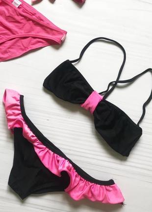 Чорний малиновий купальник з рюшами спідничкою