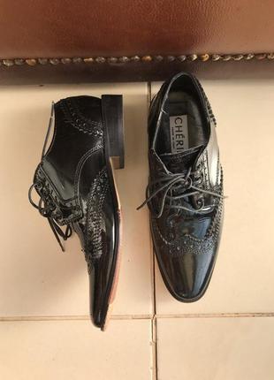 Туфли лаковые кожа cherie 30 новые