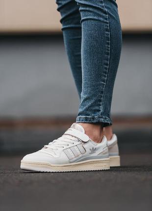 Кроссовки adidas forum low cream grey