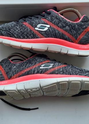 Жіночі літні кросівки для бігу 
skechers lite-weight3 фото