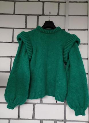 Очень оригинальный теплый свитер зеленого цвета; only