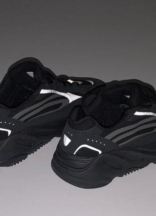 Кроссовки мужские черные адидас изи буст 700 adidas yeezy boost 700 v2 black, кроссовки мужественные черненые адидас лозы 7008 фото