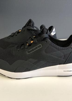 Крутяцькі кросівки reebok classic nylon8 фото