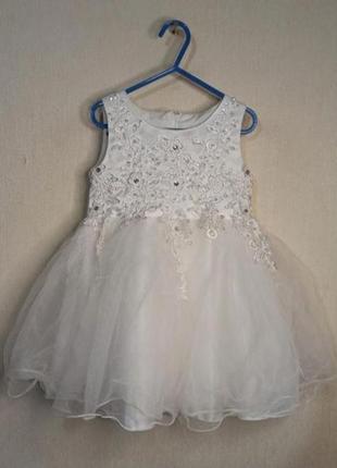 Нарядное белое  платье  пышная юбочка на возраст 2 годика