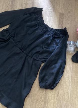 Стильное черное атласное платье с резинкой на плечах батал/большой размер