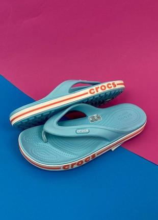 Женские вьетнамки крокус crocs bayaband flip ice blue / melon