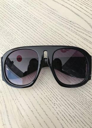 Очки солнцезащитные