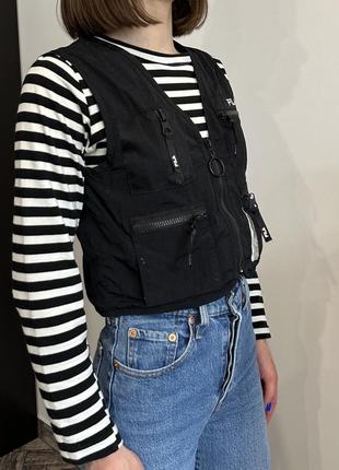 Fila короткая жилетка с карманами с рефлективным логотипом на спине3 фото
