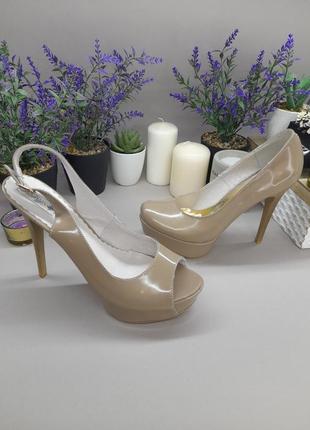 Лаковые женские туфли на каблуке 37 и 40 размера от производителя