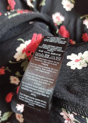 Черное воздушное платье в цветочный принт/на запах6 фото