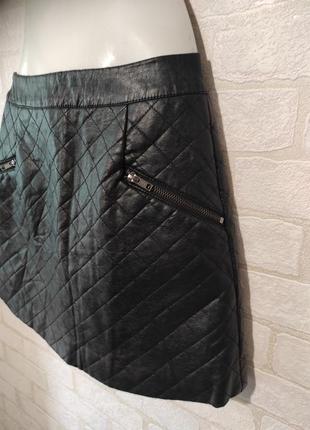 Мини юбка стёганая, экокожа от бренда topshop3 фото