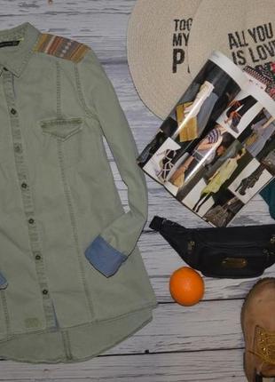 М фирменная женская джинсовая рубашка блуза блузка зара zara с манжетом и орнаментом