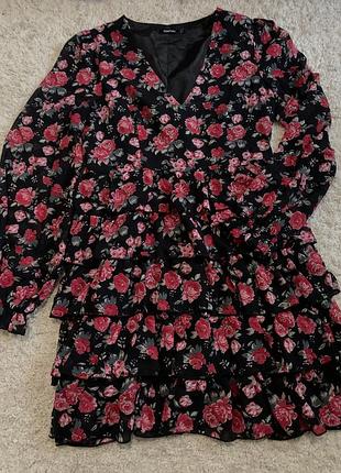 Сукня в квітковий принт фірми boohoo