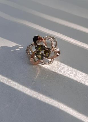 🫧 18 размер кольцо серебро с золотом фианит зелёный3 фото