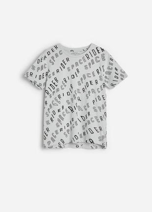 Серая футболка с буквами