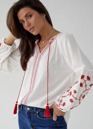 Блуза вышиванка с красным орнаментом на рукавах2 фото