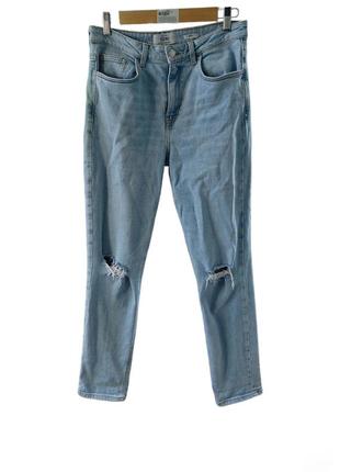 Идеальные голубые мом-джинсы базового цвета1 фото