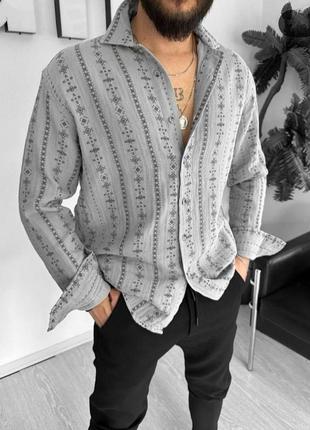 Красивая мужская рубашка в стиле вышиванки