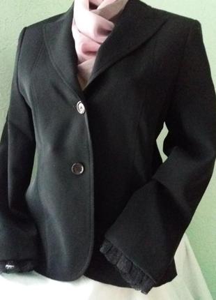 Красивый черный жакет с кружевом на рукавах,40-44разм.