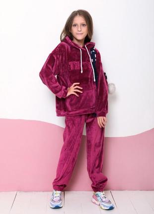 Малиновий велюровий костюм з об'ємним написом