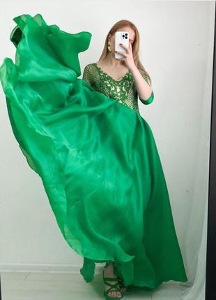 Зеленое платье с вышивкой бисером7 фото