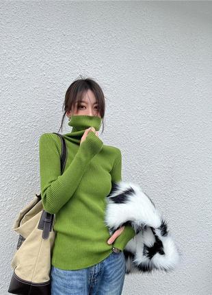 Гольф с разрезом для пальчика