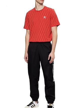 Adidas new coll монограмна червона футболка