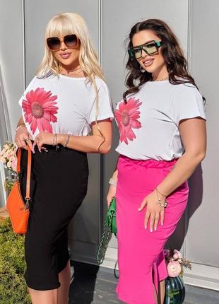 Жіночі костюм двійка
спідниця+футболка.
цей костюм буде асоціюватися з літом і відпочинком.